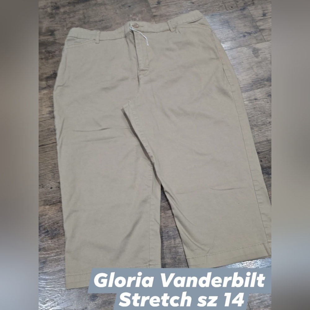Gloria Vanderbilt Womens capris sz 14